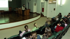 Infectologista Raquel Lovatel ministra atividade