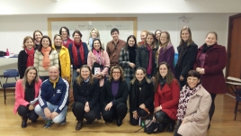 Profissionais posam na oficina
