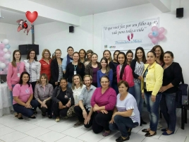 Grupo posa para foto