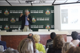 Uma palestra sobre Redes de Atenção à Saúde, proferida pelo especialista em planejamento de saúde e consultor em Saúde Pública Eugênio Vilaça Mendes, deu início ao processo de construção do Plano Estadual de Saúde 2016/2019.
