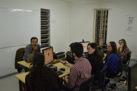 Alunos no laboratório de informática